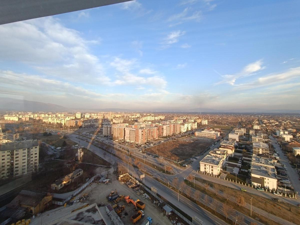 18Th & 16H Floor Secure Luxury Condos With Pool & Fitness Included In Price Скоп'є Екстер'єр фото