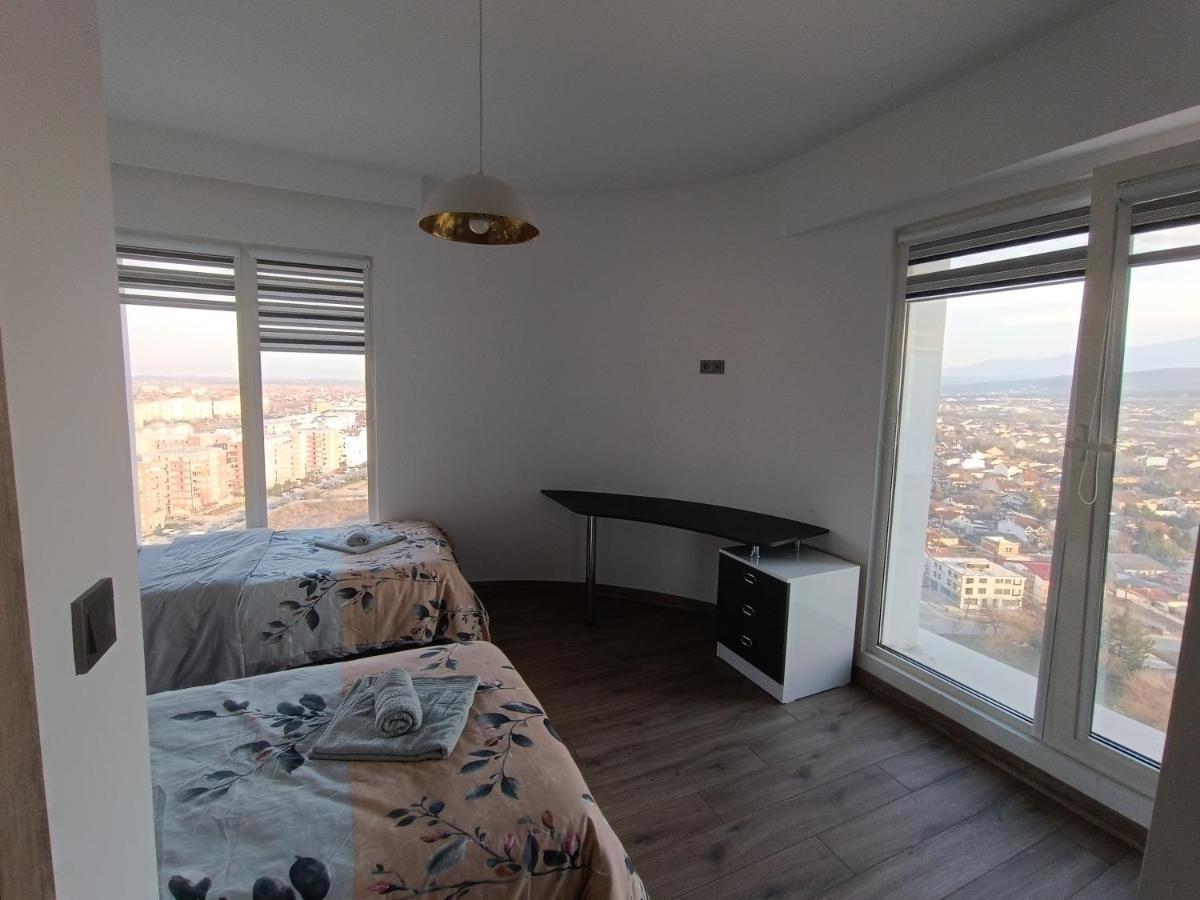 18Th & 16H Floor Secure Luxury Condos With Pool & Fitness Included In Price Скоп'є Екстер'єр фото