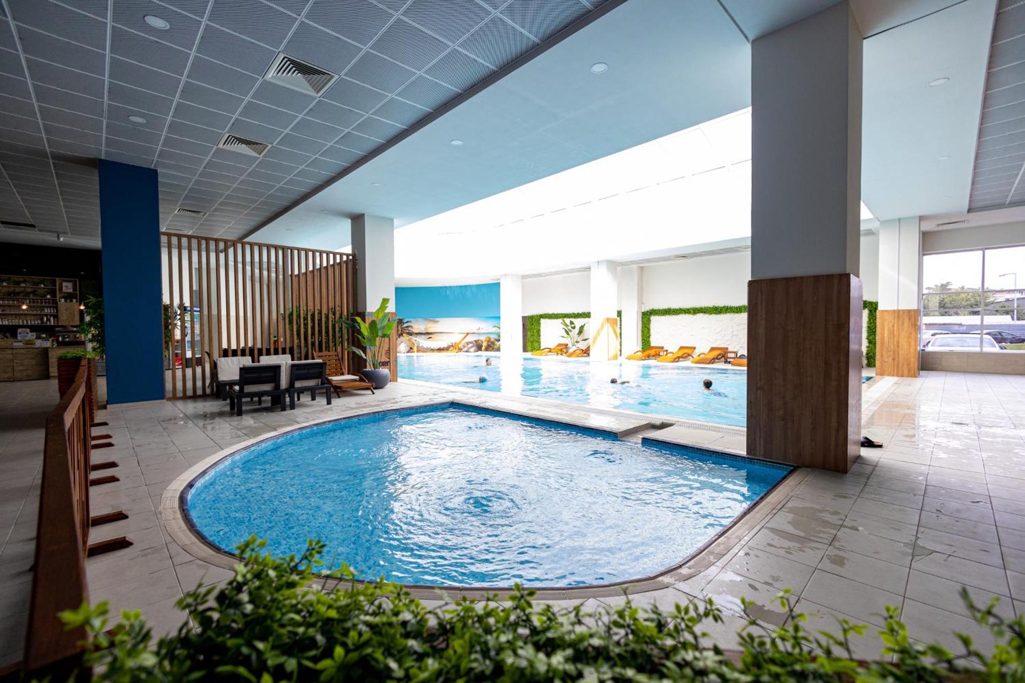 18Th & 16H Floor Secure Luxury Condos With Pool & Fitness Included In Price Скоп'є Екстер'єр фото