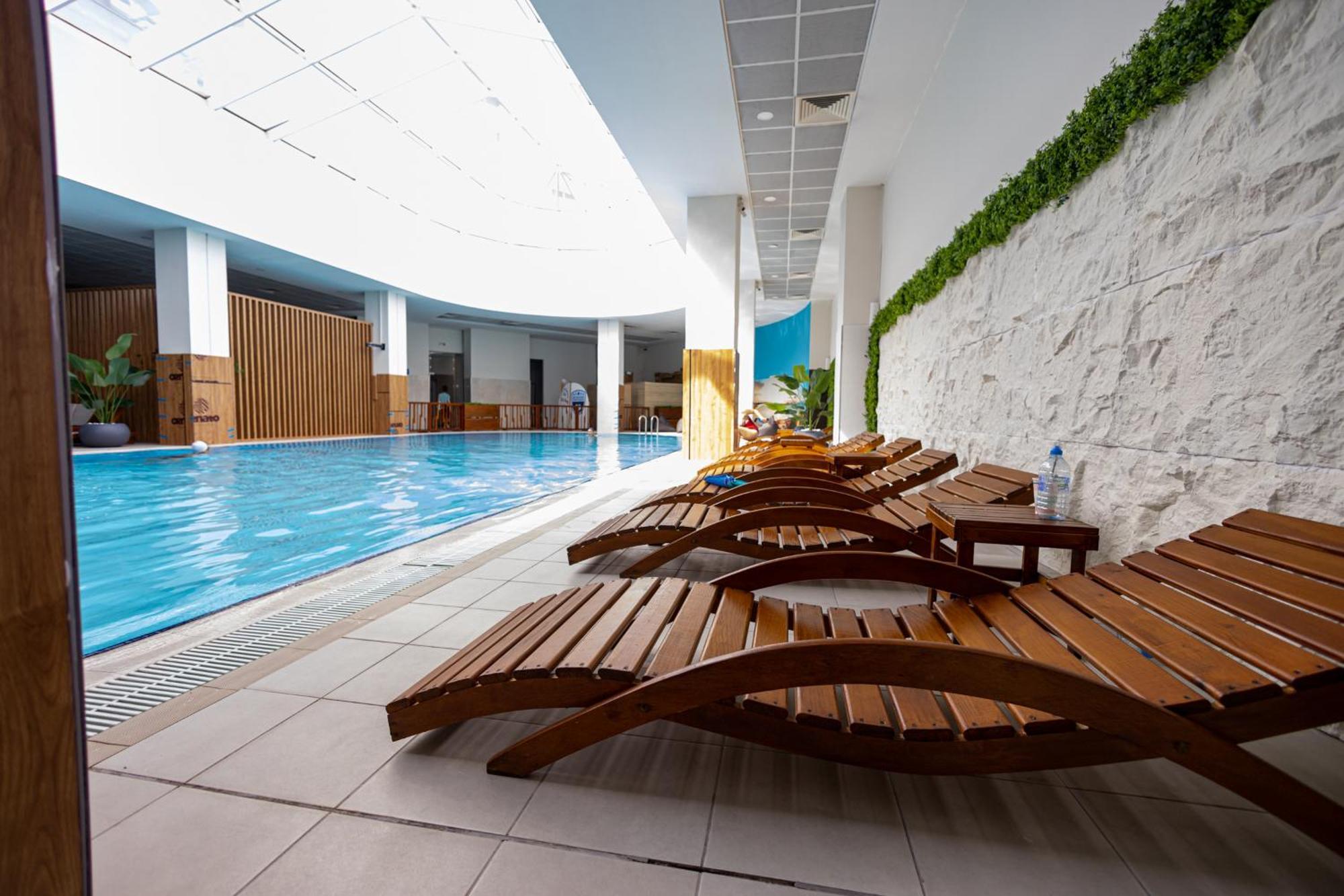 18Th & 16H Floor Secure Luxury Condos With Pool & Fitness Included In Price Скоп'є Екстер'єр фото