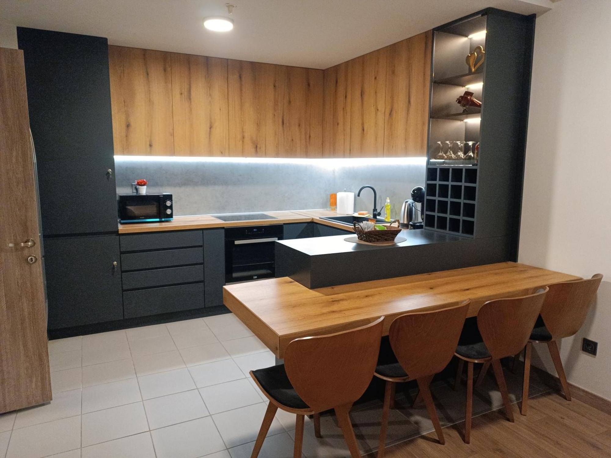 18Th & 16H Floor Secure Luxury Condos With Pool & Fitness Included In Price Скоп'є Екстер'єр фото