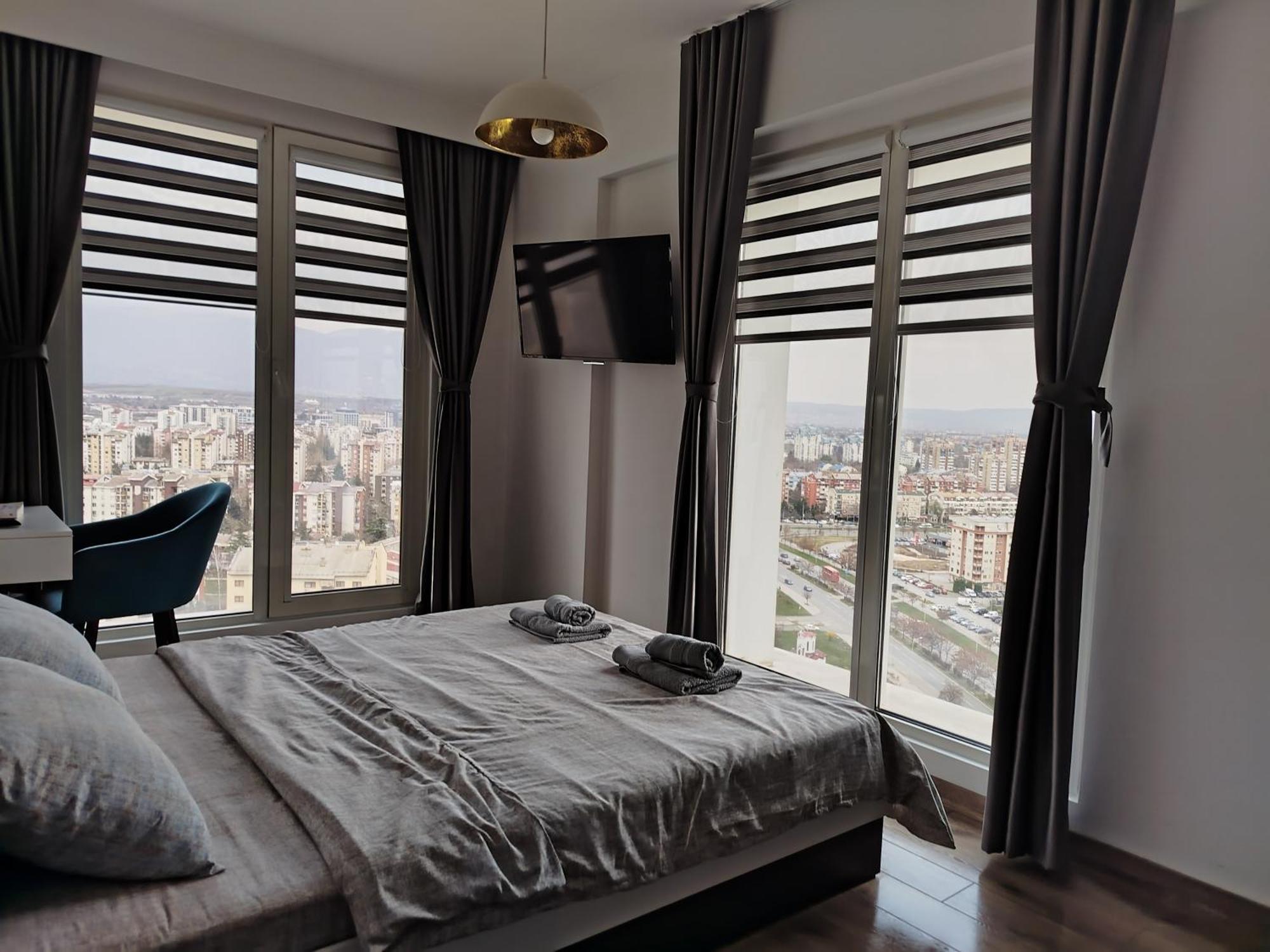 18Th & 16H Floor Secure Luxury Condos With Pool & Fitness Included In Price Скоп'є Екстер'єр фото