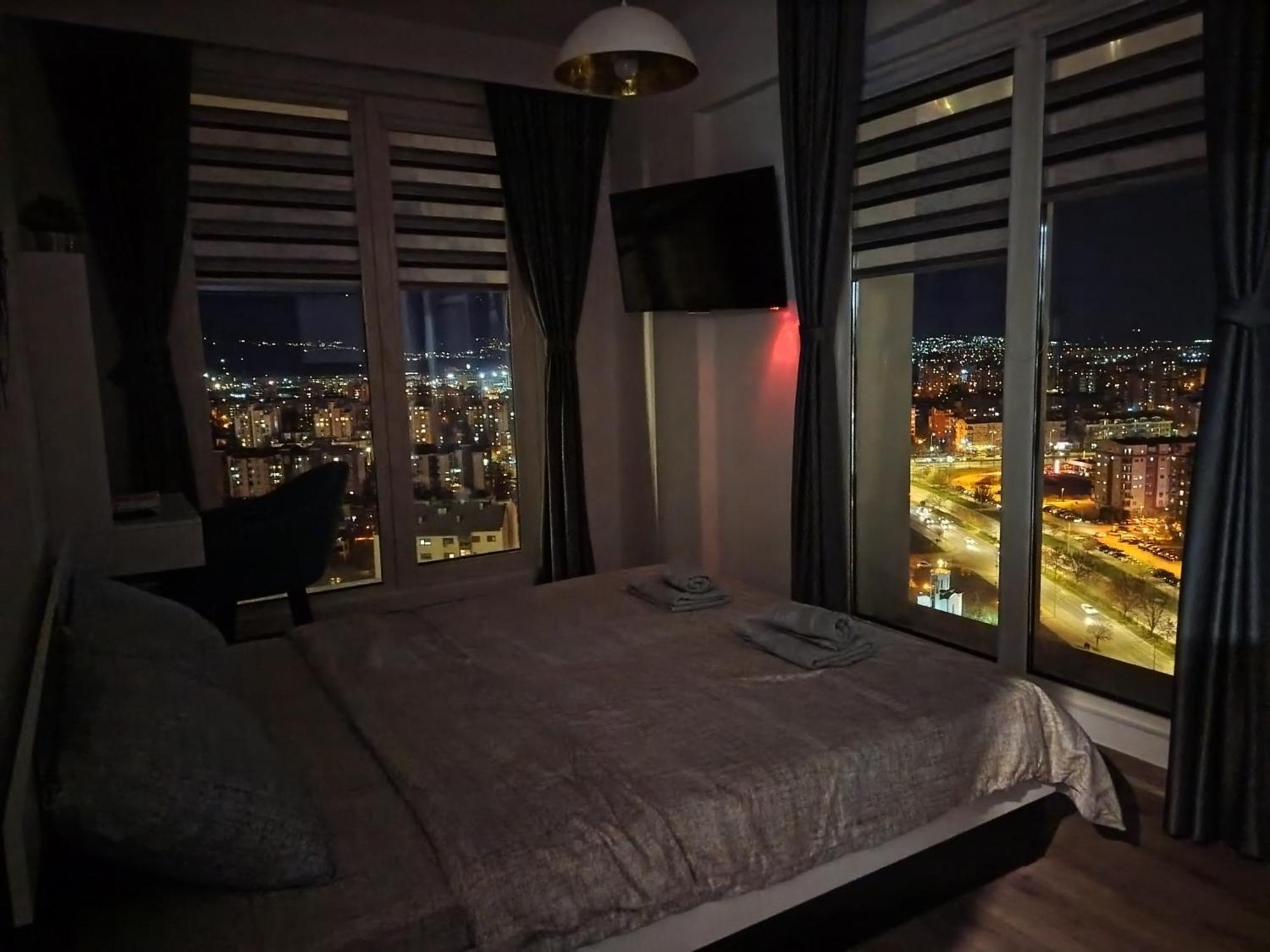 18Th & 16H Floor Secure Luxury Condos With Pool & Fitness Included In Price Скоп'є Екстер'єр фото